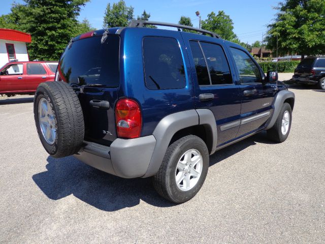 Jeep Liberty 2004 photo 1