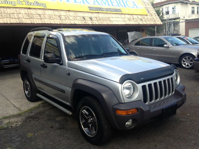 Jeep Liberty 2004 photo 2