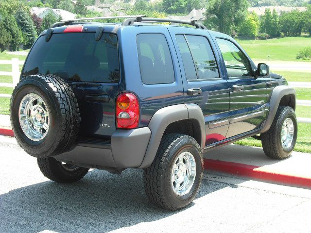 Jeep Liberty 2004 photo 2