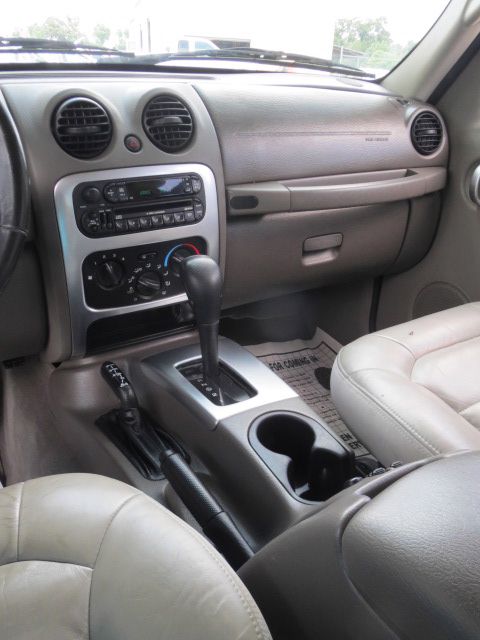 Jeep Liberty 2004 photo 11