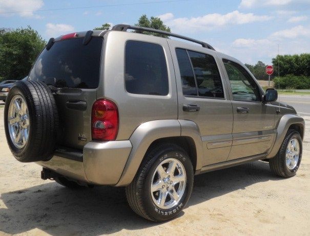 Jeep Liberty 2004 photo 26