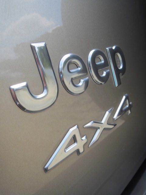 Jeep Liberty 2004 photo 31