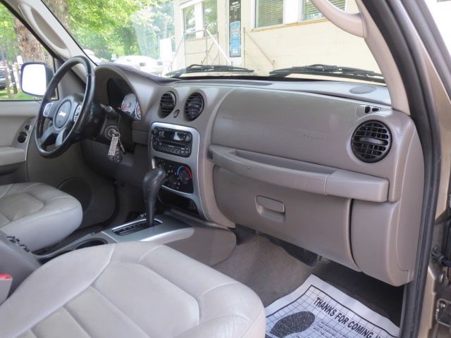 Jeep Liberty 2004 photo 33