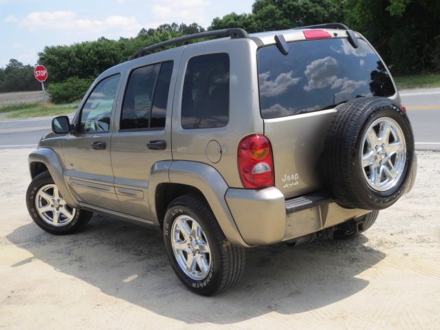 Jeep Liberty 2004 photo 45