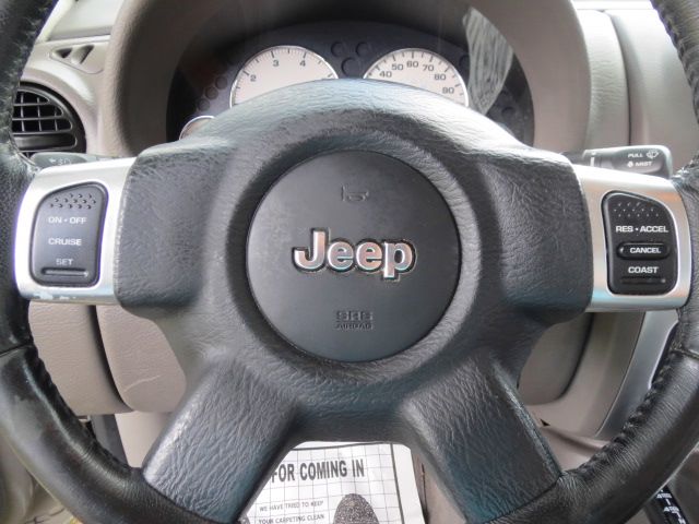 Jeep Liberty 2004 photo 56