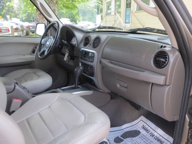 Jeep Liberty 2004 photo 58