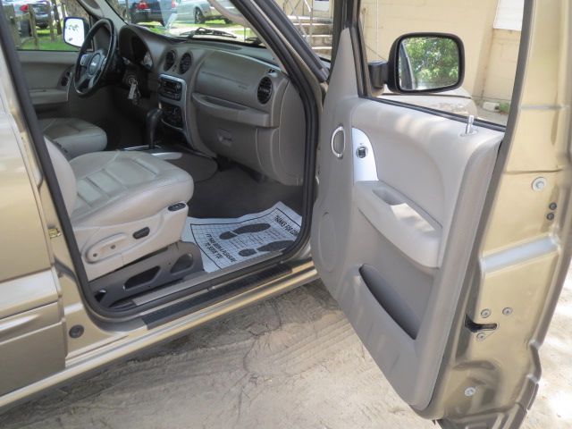 Jeep Liberty 2004 photo 59