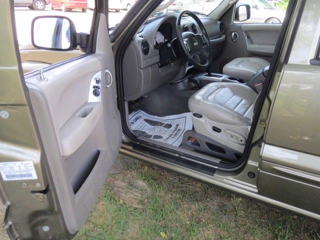 Jeep Liberty 2004 photo 65