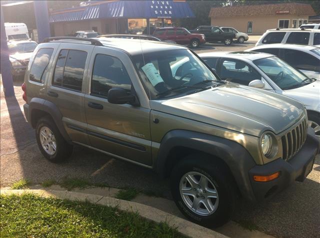 Jeep Liberty 2004 photo 2