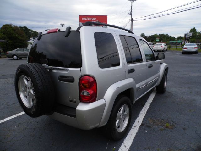 Jeep Liberty 2004 photo 3