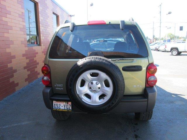 Jeep Liberty 2004 photo 18