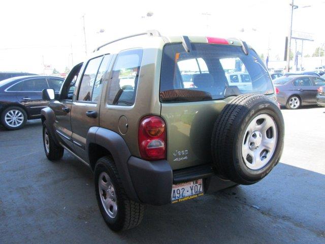 Jeep Liberty 2004 photo 19