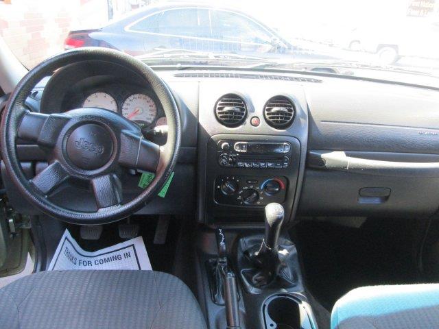 Jeep Liberty 2004 photo 3