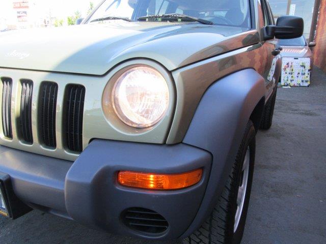 Jeep Liberty 2004 photo 8