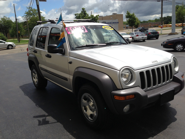 Jeep Liberty LT Tv-dvdleathersunroof3rowcarfax Available SUV