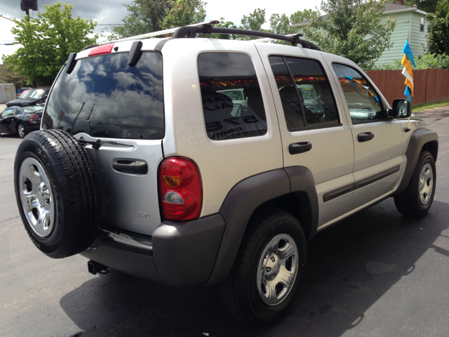 Jeep Liberty 2004 photo 2