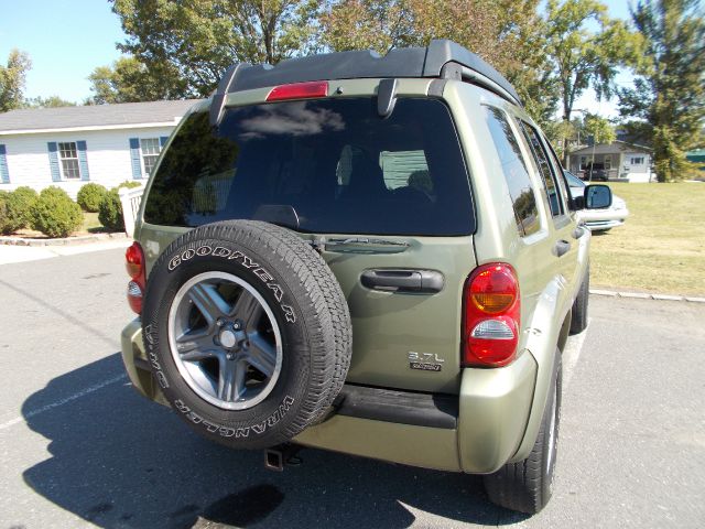 Jeep Liberty 2004 photo 2