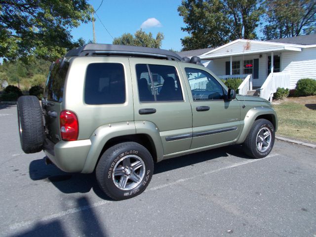 Jeep Liberty 2004 photo 4