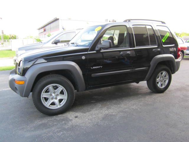 Jeep Liberty 2004 photo 12