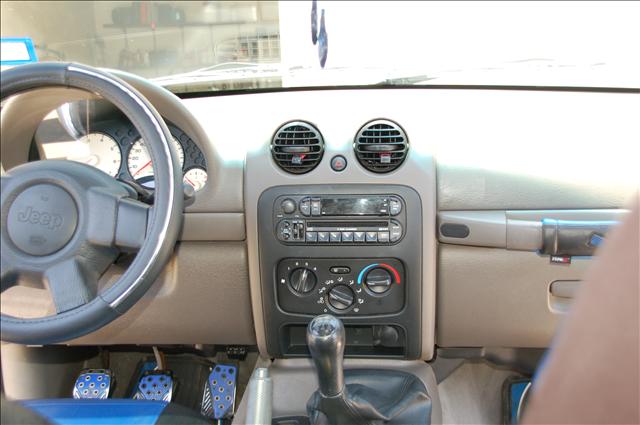 Jeep Liberty 2004 photo 2