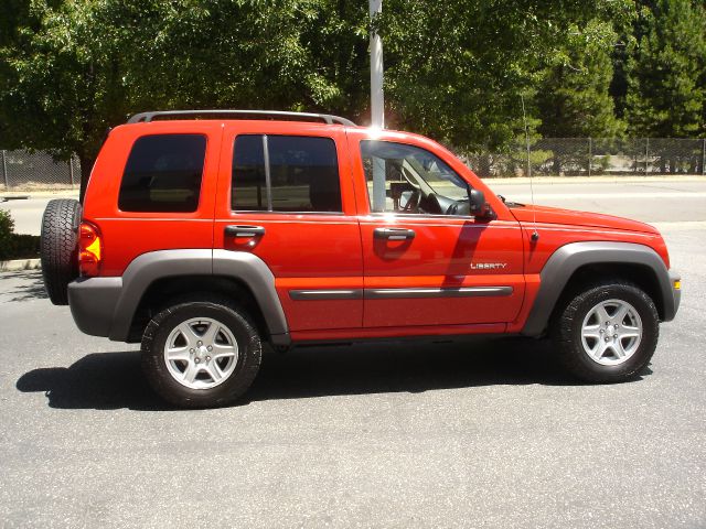 Jeep Liberty 2004 photo 4