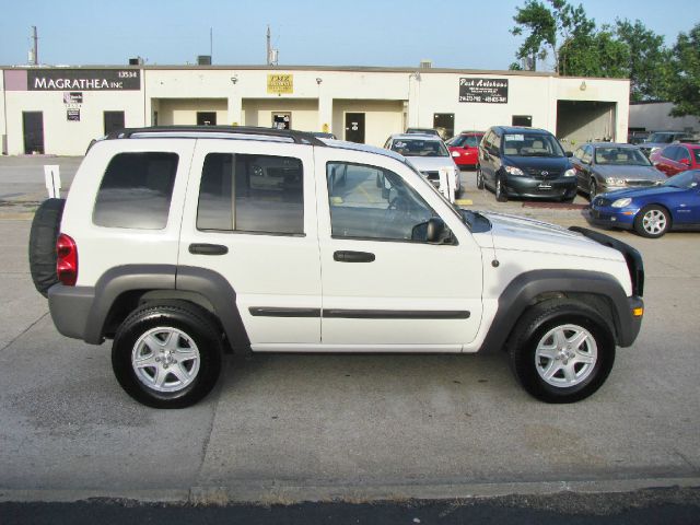 Jeep Liberty Extended Cab V8 LT W/1lt SUV