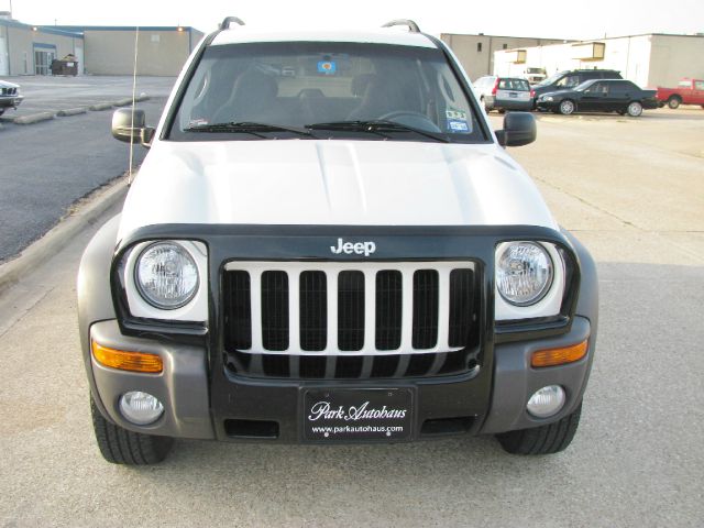 Jeep Liberty 2004 photo 4