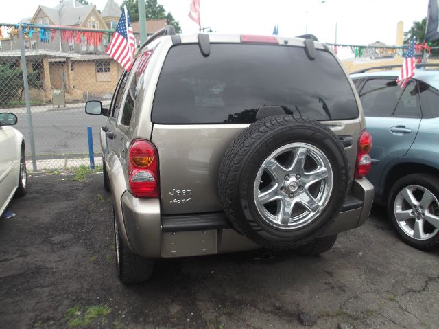 Jeep Liberty 2004 photo 4