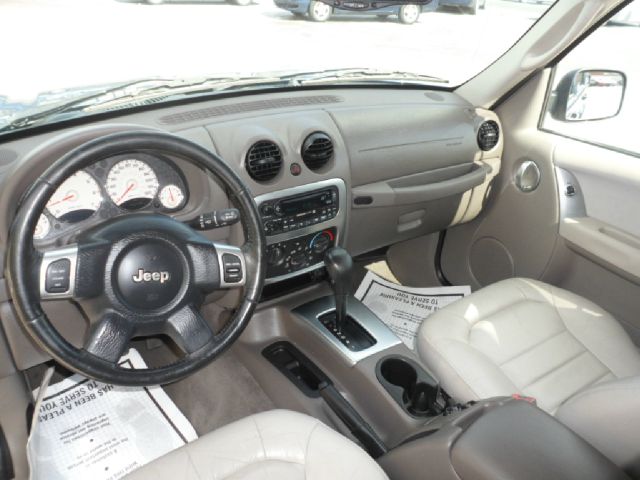 Jeep Liberty 2004 photo 14