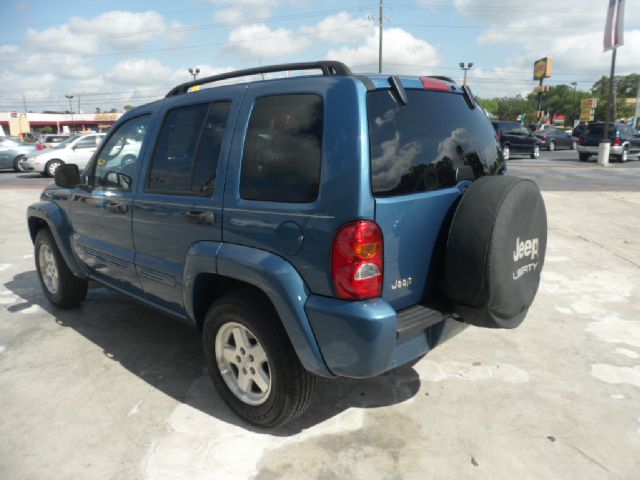 Jeep Liberty 2004 photo 17