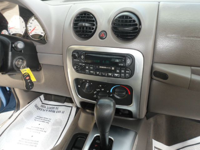 Jeep Liberty 2004 photo 19