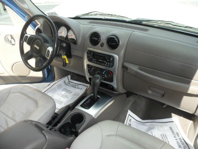 Jeep Liberty 2004 photo 7