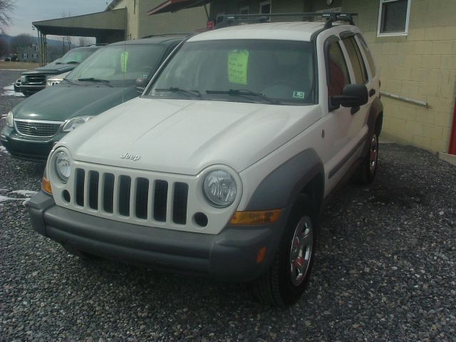 Jeep Liberty 2005 photo 2