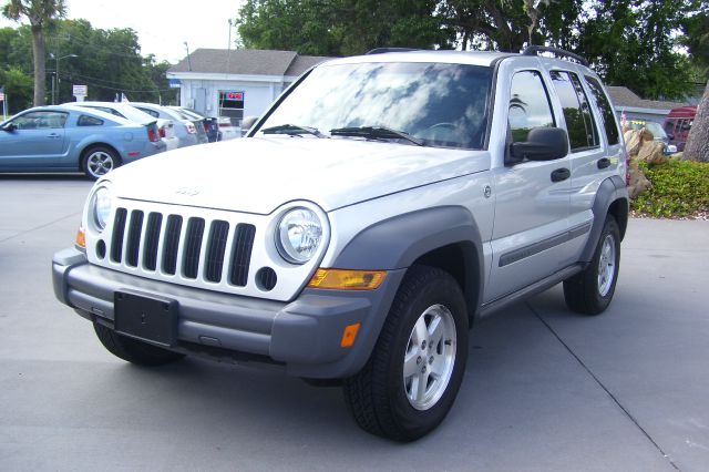 Jeep Liberty 2005 photo 9