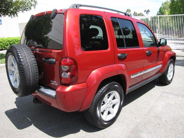 Jeep Liberty 2005 photo 2