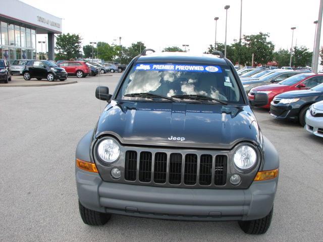 Jeep Liberty 2005 photo 2