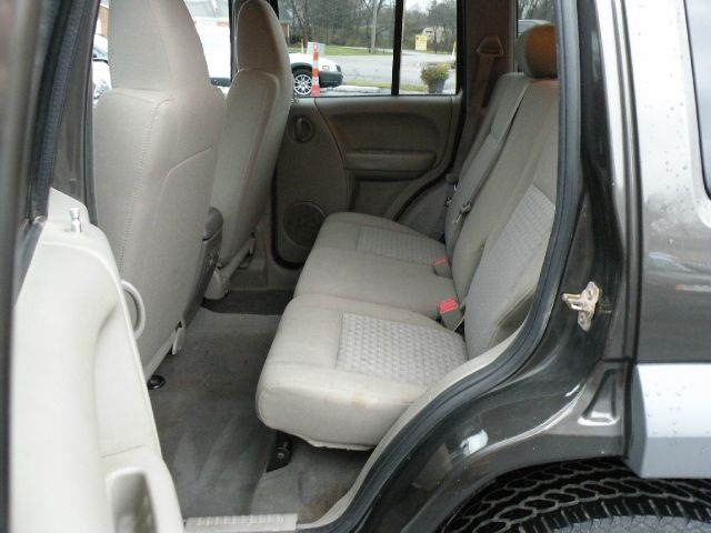 Jeep Liberty 2005 photo 2