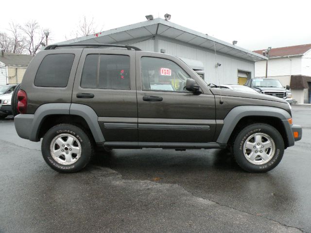 Jeep Liberty 2005 photo 4