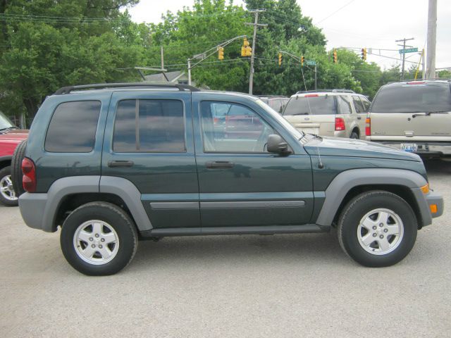 Jeep Liberty 2005 photo 10