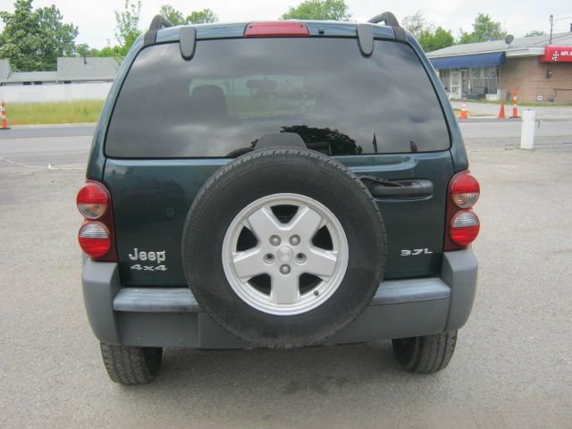 Jeep Liberty 2005 photo 11