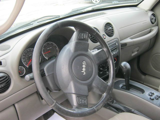 Jeep Liberty 2005 photo 16