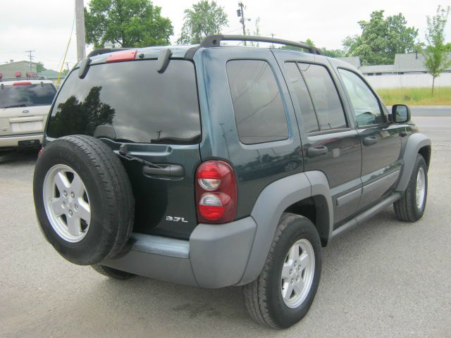 Jeep Liberty 2005 photo 17