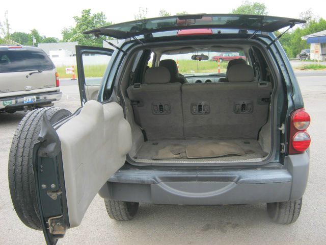 Jeep Liberty 2005 photo 3