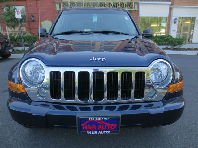 Jeep Liberty 2005 photo 2