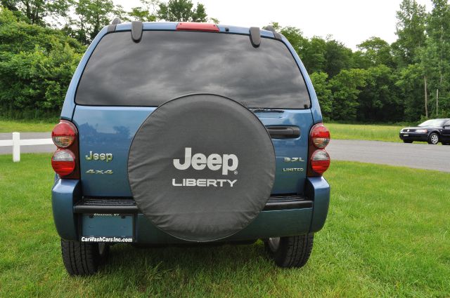 Jeep Liberty 2005 photo 2