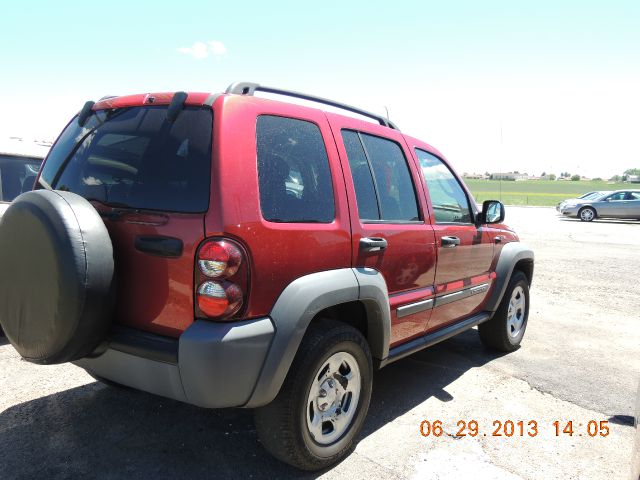 Jeep Liberty 2005 photo 2