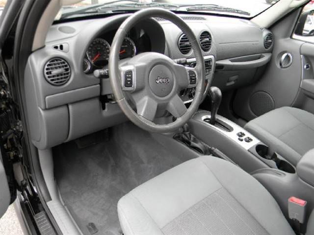 Jeep Liberty 2005 photo 3