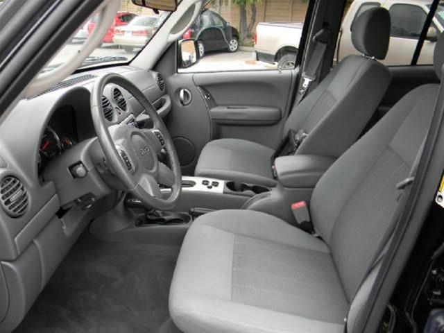 Jeep Liberty 2005 photo 7