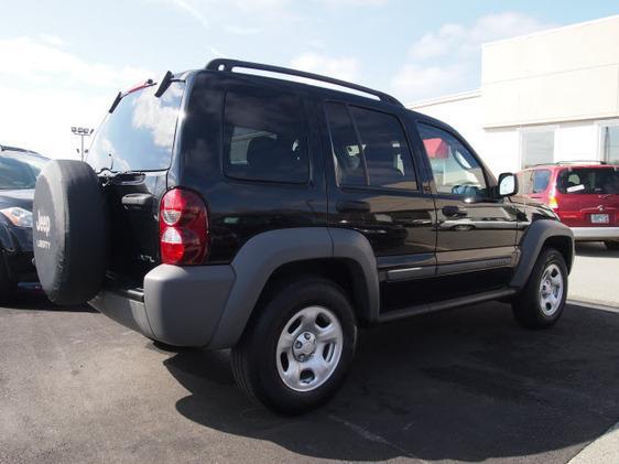 Jeep Liberty 2005 photo 2