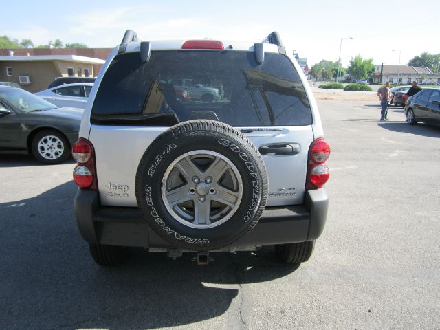 Jeep Liberty 2005 photo 3